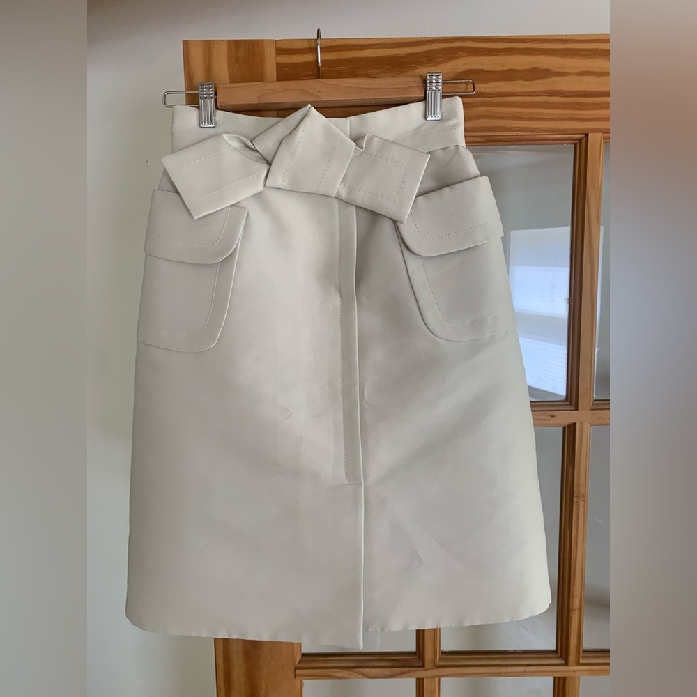 Marc Jacobs Silk Bow Skirt size 2 beige